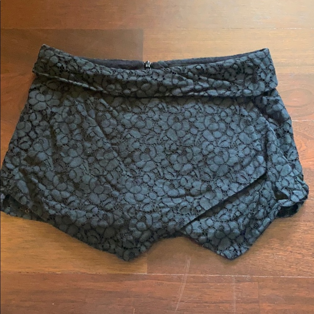 Aritzia Black Lace Skort Size 0